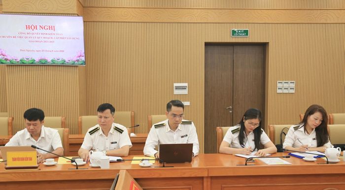 Các thành viên Đoàn kiểm toán.