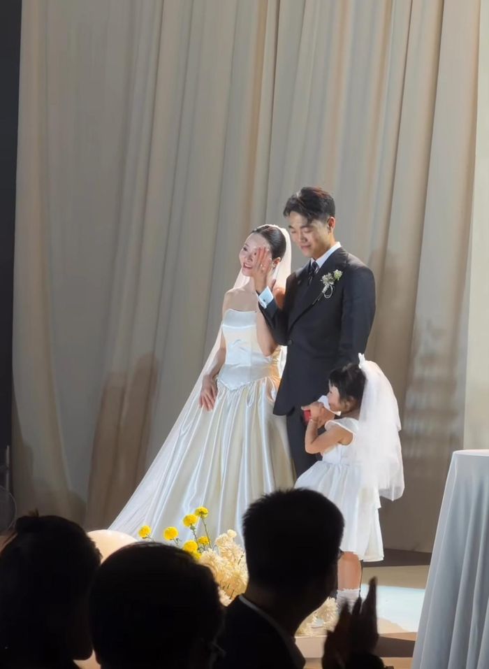 Gia đình nhỏ của Xuân Trường - Nhuệ Giang (Ảnh chụp màn hình/ Nguyễn Huyền Trang)