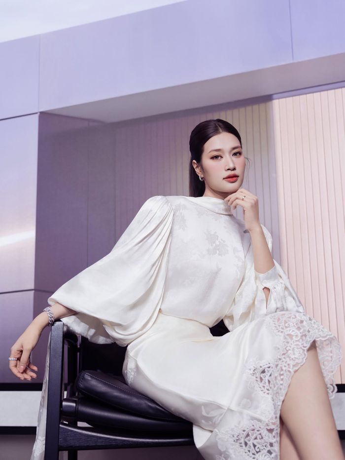 Đoàn Thiên Ân là Miss Grand Vietnam 2022. Hiện cô đang tập trung hoạt động showbiz với nhiều vai trò như người mẫu, diễn viên,... 