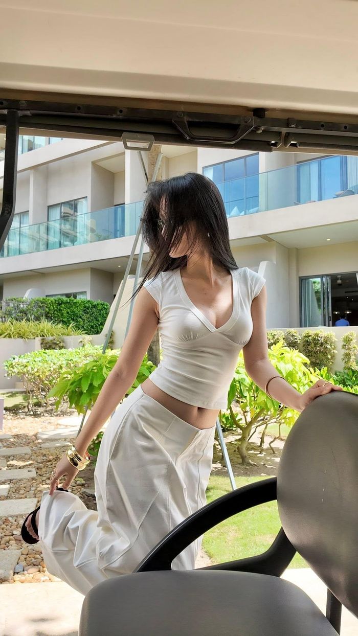 Hình ảnh của Ý Nhi khi đi du lịch cùng bạn trai. Ảnh: FBNV.