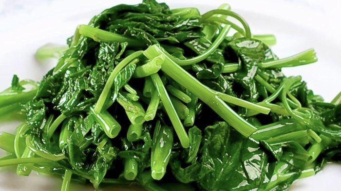 Tuy nhiên thực tế cho thấy việc rau luộc xanh phụ thuộc rất nhiều vào kỹ thuật khi luộc. Ảnh minh họa