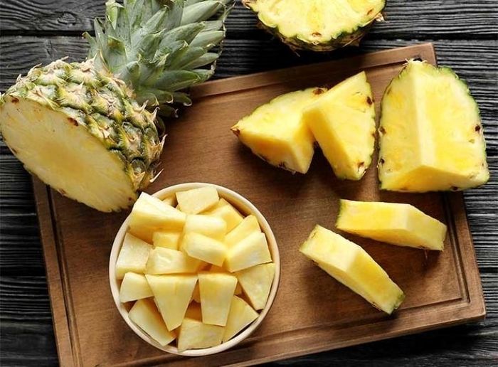 Một số nghiên cứu cũng cho thấy các dưỡng chất trong dứa như vitamin C, mangan, vitamin nhóm B và đồng có thể góp phần hỗ trợ sức khỏe miễn dịch. Ảnh minh họa