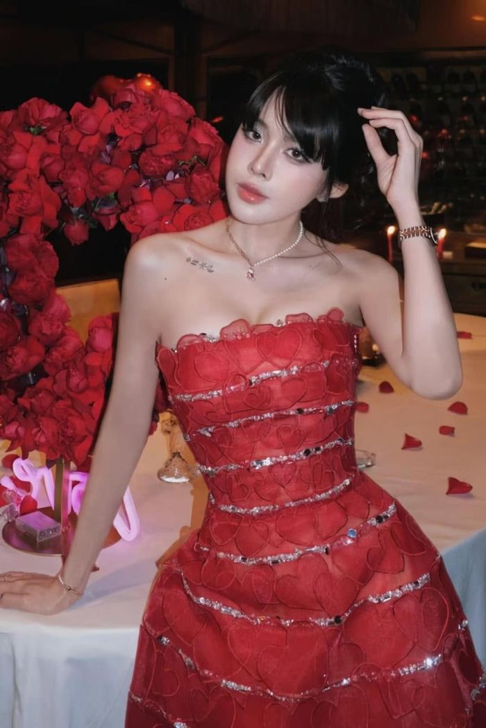 Bích Hạnh có một con gái riêng. Khoảnh khắc bé xuất hiện trong đám cưới Văn Thanh - Bích Hạnh hiện đang "gây sốt" mạng xã hội. 