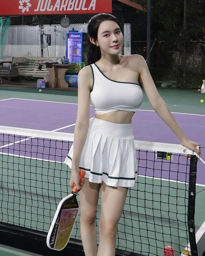 Cô thường cập nhật những khoảnh khắc đi chơi, tận hưởng cuộc sống cùng gia đình, bạn bè,...