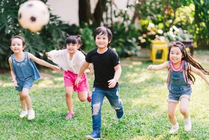 Lựa chọn trò chơi phù hợp với độ tuổi giúp trẻ vận động hiệu quả và an toàn hơn
