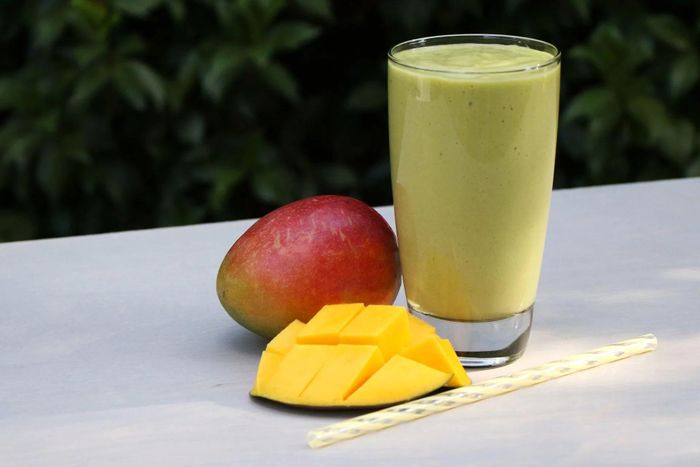Sinh tố bơ xoài giàu vitamin C, chất xơ và các hợp chất chống oxy hóa