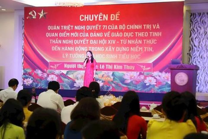 Báo cáo viên tham gia dự thi