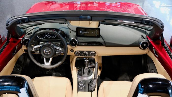 Thiết kế khoang lái của Mazda MX-5. Ảnh: Hồ Tân