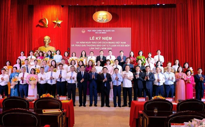 Các đại biểu tham dự lễ kỷ niệm.