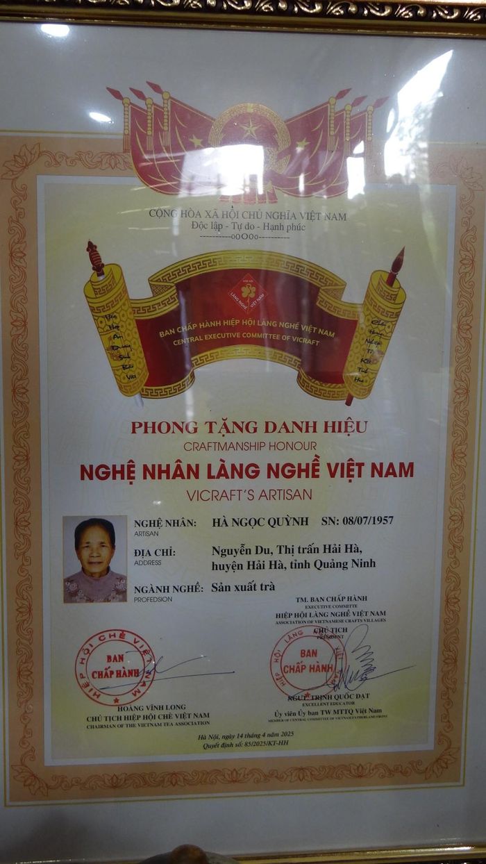 Bà Quỳnh đã được tặng danh hiệu nghệ nhân làng nghề Việt Nam