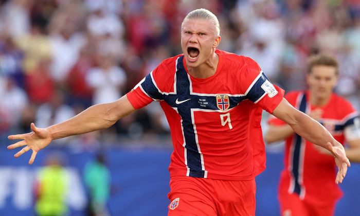 Haaland ghi 2 bàn trong lần đầu tiên ra sân ở World Cup. (Ảnh: Reuters)