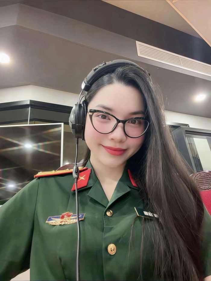 Theo chia sẻ của người đẹp, quyết định ghi danh Miss Grand Vietnam xuất phát từ mong muốn thử thách bản thân và lan tỏa hình ảnh người phụ nữ Việt Nam hiện đại, bản lĩnh và giàu lòng nhân ái.