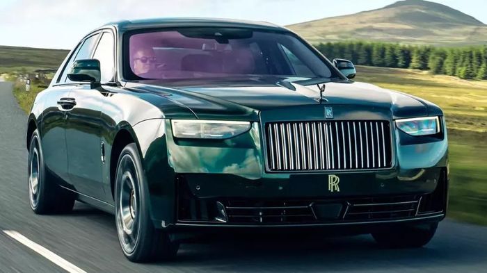Rolls-Royce Black Badge Ghost ra mắt phiên bản tri ân chiến thắng ở các cuộc đua từ 120 năm trước.