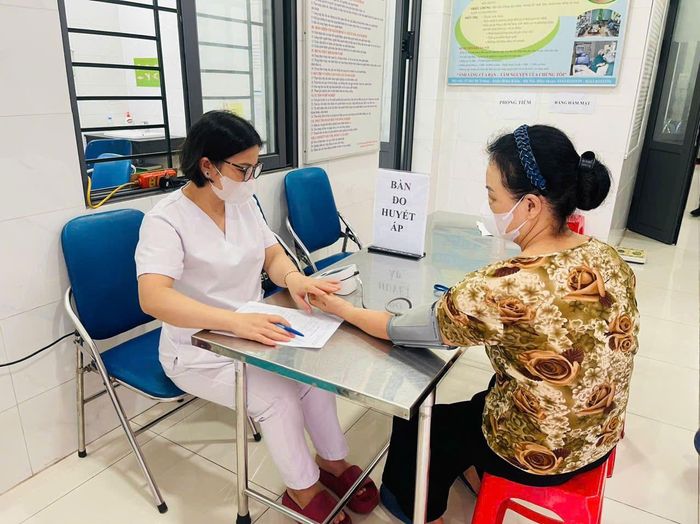 Công tác chăm sóc sức khỏe Nhân dân được phường Tương Mai liên tục được triển khai. Ảnh: Hà Thanh