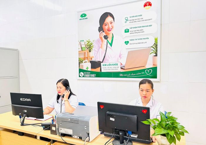 Tổng đài “Kim Liên khỏe” hoạt động qua số hotline 19001807 và tiếp nhận cuộc gọi từ 8 đến 21h các ngày trong tuần. Ảnh: PV