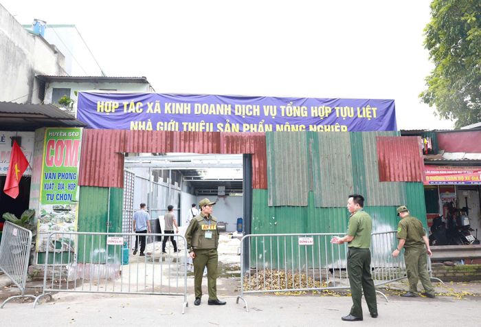 Đầu năm 2026, phường Hoàng Liệt đã tiến hành giải tỏa 2 vị trí lấn chiếm đất công. Ảnh An Thanh