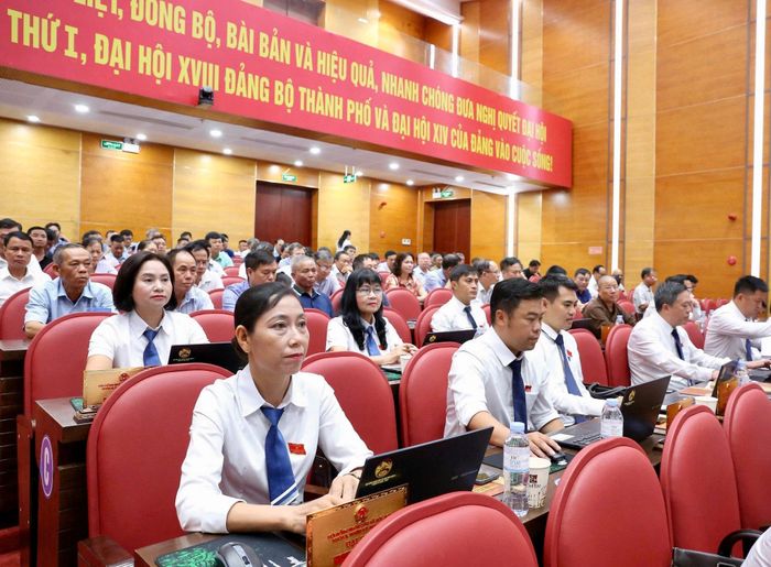 Các đại biểu tham dự Kỳ họp thứ tư HĐND xã Sóc Sơn. Ảnh: Tùng Nguyễn.