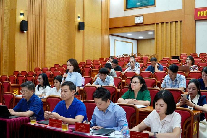 Đại biểu phát biểu ý kiến thảo luận tại hội nghị. Ảnh: Tùng Lâm