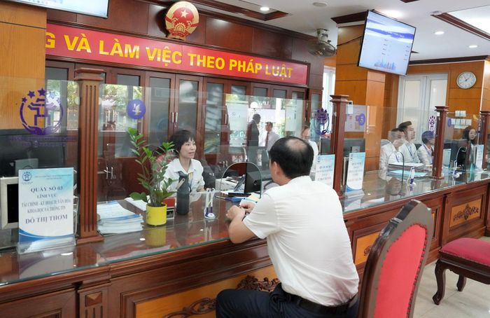 Mô hình chính quyền địa phương hai cấp tại Hà Nội ghi nhận những chuyển động tích cực trong cải cách hành chính và phục vụ người dân. Ảnh: Hồng Thái