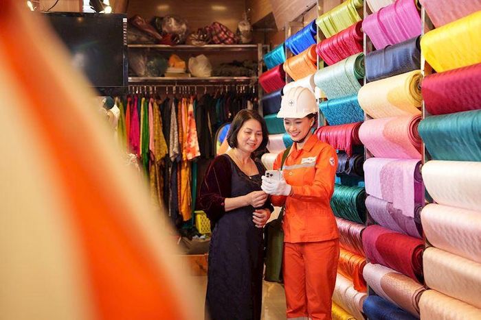 EVNHANOI khuyến nghị khách hàng sử dụng điện tiết kiệm. Ảnh: EVNHANOI