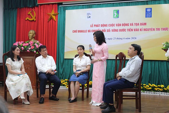 Tọa đàm đưa ra giải pháp phát huy giá trị của chữ Braille và ứng dụng công nghệ số trong hỗ trợ người khiếm thị tiếp cận tri thức. Ảnh: Vi Giáng