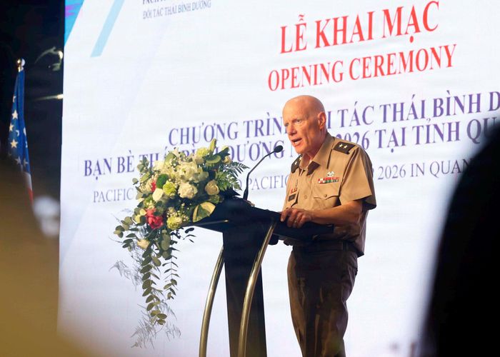 Thiếu tướng E. Darrin Cox, Tư lệnh Đoàn Quân y 18 của Lục quân Hoa Kỳ và Chỉ huy lực lượng Lục quân của PF26, phát biểu tại lễ khai mạc. Ảnh: ĐSQ Hoa Kỳ tại Hà Nội