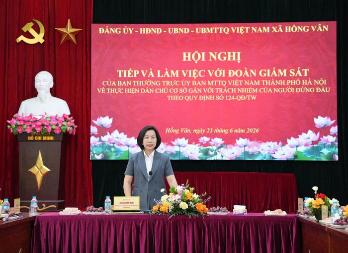 Chủ tịch Ủy ban MTTQ Việt Nam thành phố Hà Nội Bùi Huyền Mai phát biểu kết luận buổi giám sát. Ảnh: Vũ Hậu