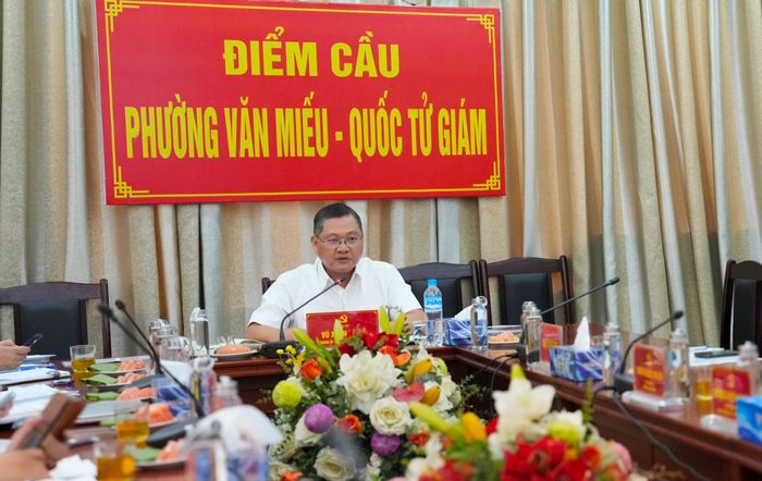 Bí thư Đảng ủy phường Văn Miếu - Quốc Tử Giám Vũ Xuân Hùng phát biểu chỉ đạo hội nghị. Ảnh: An Quyên