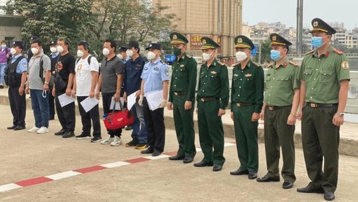 Nhóm người xuất cảnh trái phép đã được các cơ quan chức năng đưa trở về nước. Ảnh: Cơ quan Công an