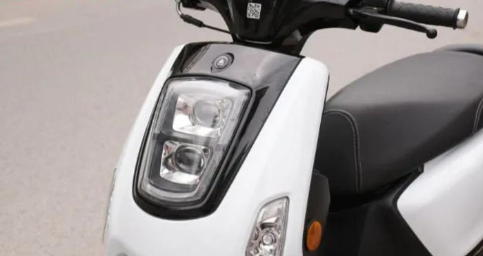 Ally Sasuki 50cc gây ấn tượng với kiểu dáng gọn gàng và thanh thoát, phù hợp với môi trường đô thị.
