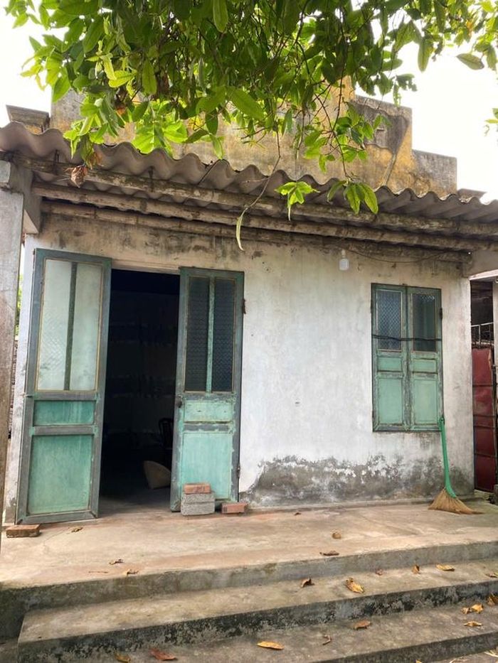 Căn nhà đã xuống cấp mà bà Mây đang ở. Ảnh: Như Hoa