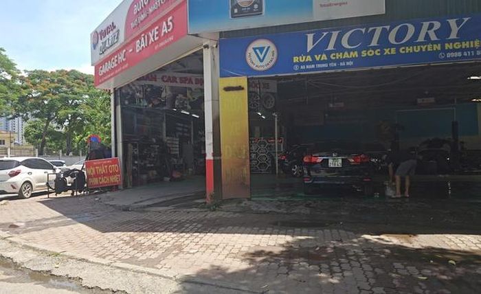 Hoạt động kinh doanh dịch vụ ô tô vẫn diễn ra bình thường tại một số nhà xưởng, gara trên khu đất đã nhiều lần được phản ánh về các dấu hiệu vi phạm.