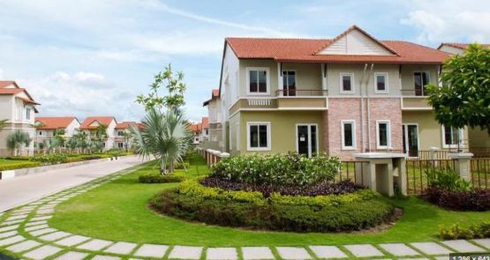 Phong thủy cho biết, đối với Nhâm Tý, hướng Đông Nam là lựa chọn lý tưởng cho phòng làm việc hoặc cửa chính, vì nó mang lại sự sáng tạo và năng lượng tích cực.