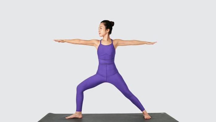 Cách thực hiện tư thế chiến binh II.