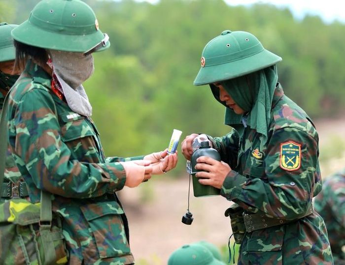 Trong quá trình chữa cháy, các lực lượng phải tuyệt đối bảo đảm an toàn tính mạng, sức khỏe cho nhân dân và những người trực tiếp làm nhiệm vụ.