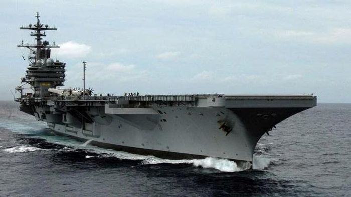 USS George H.W. Bush (CVN-77) hiện cũng đang làm nhiệm vụ trong khu vực CENTCOM. Con tàu bắt đầu triển khai từ tháng 3 và được cho là sẽ tiếp tục hiện diện tại Trung Đông trong thời gian tới. Đây là chiếc cuối cùng của lớp Nimitz và cũng là tàu sân bay hiện đại nhất thuộc lớp này.