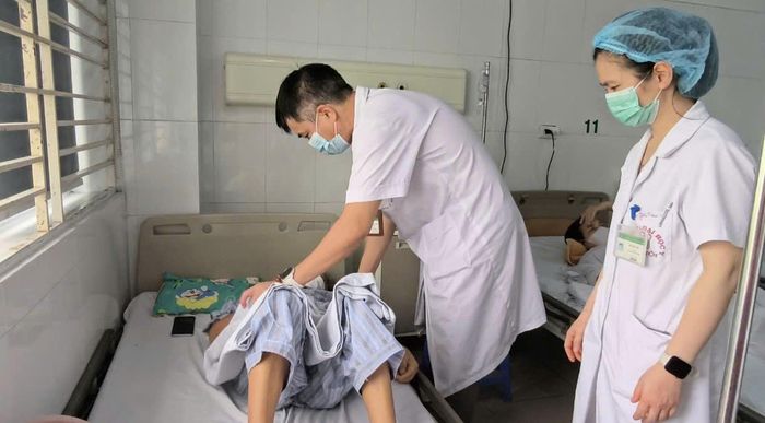 Giai đoạn nguy hiểm nhất của bệnh sốt xuất huyết thường xuất hiện khi người bệnh bắt đầu giảm sốt hoặc vừa hết sốt, thường vào ngày thứ 3 đến ngày thứ 7 của bệnh.