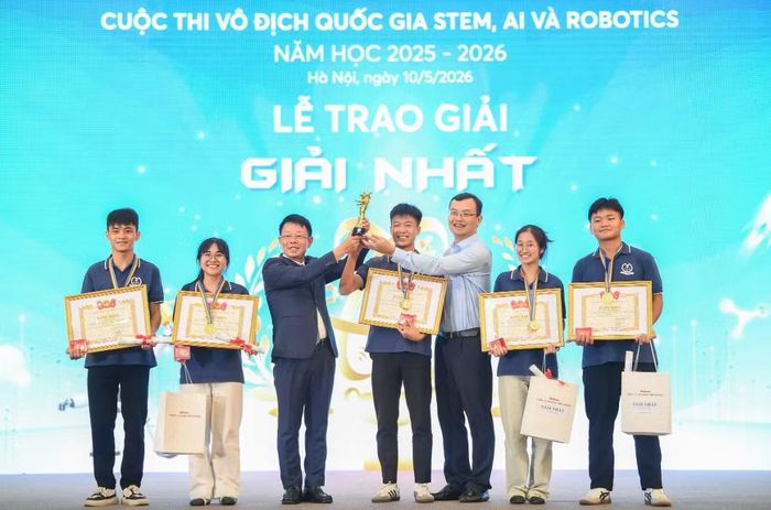  Gen Z, Gen Alpha đã chủ động tự trang bị cho mình những “bộ lọc” thông tin, rèn kỹ năng phản biện để chọn lọc kiến thức phù hợp thông qua các sân chơi trí tuệ như Cuộc thi Vô địch Quốc gia STEM, AI và Robotics (VSAR), Cuộc thi Khoa học Kỹ thuật cấp Quốc gia (ViSEF)…. 