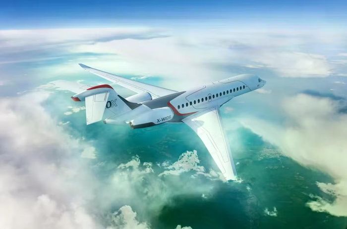 Những tiến bộ trong thiết kế như Hệ thống Điều khiển Bay Kỹ thuật số (DFCS), Hệ thống Tầm nhìn Kết hợp FalconEye và cánh làm bằng vật liệu composite sợi carbon gia cường polymer (CRP) là công nghệ lấy từ tiêm kích Rafale.