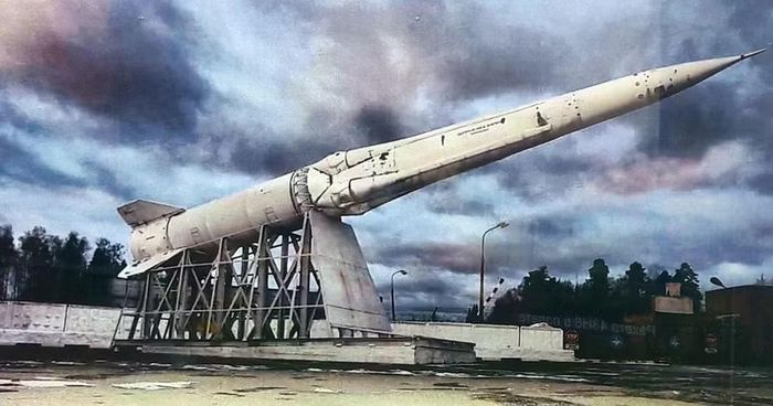 Bổ trợ cho A-235 Nudol là hệ thống S-500 Prometheus phụ trách đánh chặn tầng thấp hơn, với tầm bắn 600 km, trong khi tổ hợp THAAD của Mỹ được xem như thủ chính, vừa trải qua thử nghiệm chiến đấu ở Trung Đông, chỉ có thể tiêu diệt mục tiêu cách xa 200 km.