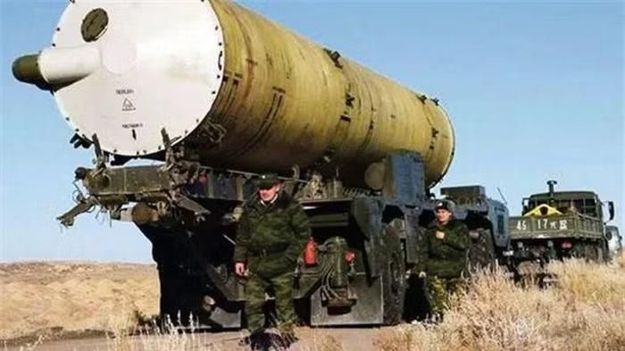 "Hệ thống radar Don-2N phát triển dành riêng cho A-235 được thiết kế để theo dõi hàng trăm vật thể cùng lúc, nó có khả năng phân biệt đầu đạn thật với mồi bẫy và mảnh vỡ tại một trong những môi trường chiến đấu hiện đại khắc nghiệt nhất", tạp chí MW nói thêm.