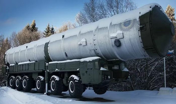 "A-235 Nudol có tầm bắn xa nhất trong số các hệ thống phòng thủ tên lửa đang hoạt động trên thế giới, đạn đánh chặn của nó có khả năng bắn trúng mục tiêu ở cự ly hàng trăm km và ở độ cao lên đến cận không gian", trang MW cho biết.