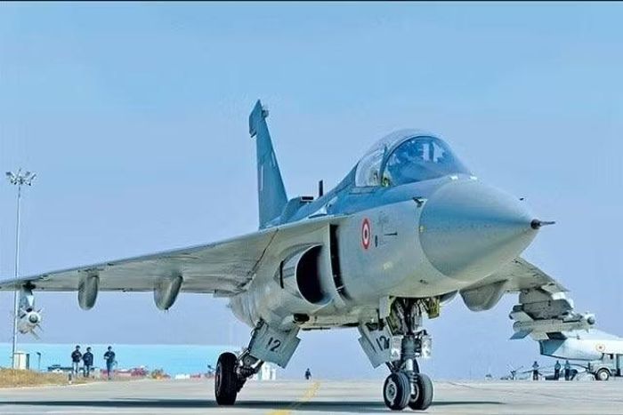 Các thương vụ mua sắm lớn nhất bao gồm 97 tiêm kích hạng nhẹ Tejas Mk-1A (LCA) trị giá khoảng 620 tỷ INR, 156 trực thăng chiến đấu hạng nhẹ Prachand (LCH) trị giá khoảng 627 tỷ INR và 26 máy bay Rafale Marine dành cho tàu sân bay.