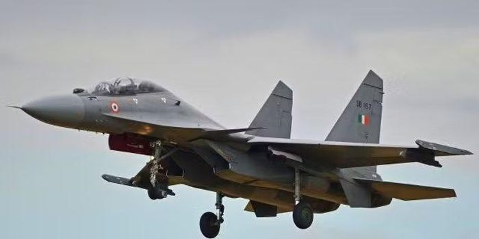 Theo dự báo của Jane's Defence Budgets, ngân sách quốc phòng của Ấn Độ sẽ vượt quá 100 tỷ USD vào năm 2030. New Delhi đã đặt mục tiêu sản xuất vũ khí và trang thiết bị quân sự trong nước đạt 3 nghìn tỷ INR vào năm tài chính 2028 - 2029.