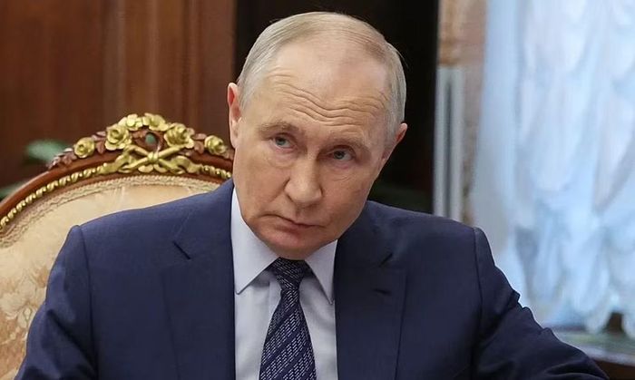 Nhà lãnh đạo Nga cũng cáo buộc NATO và Liên minh châu Âu sử dụng những tuyên bố về "mối đe dọa từ Nga" để biện minh cho việc mở rộng chi tiêu quân sự.