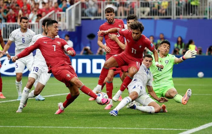 Ronaldo trong pha ghi bàn mở tỷ số trận đấu. Nguồn: Reuters.