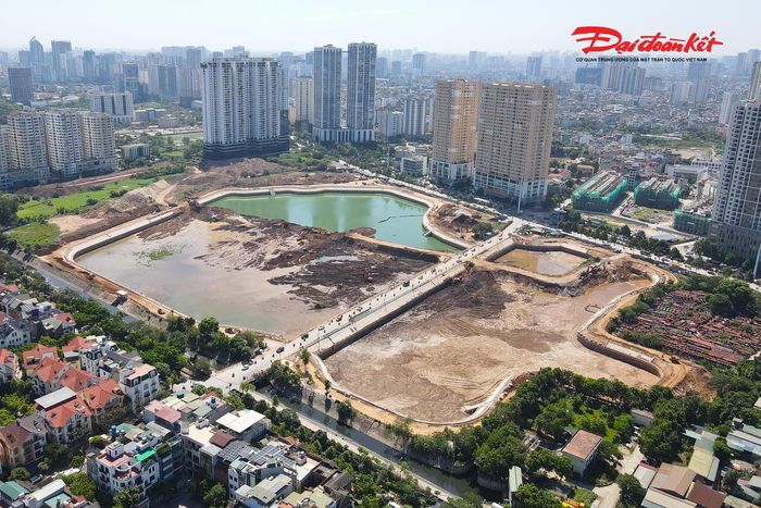 Theo ghi nhận của PV Báo Đại đoàn kết, đến nay dự án đã hoàn thành gần 100% khối lượng công việc. Các hạng mục chính như nạo vét lòng hồ, kè bờ, xây dựng hệ thống thu gom, tiêu thoát nước và hạ tầng kỹ thuật cơ bản đã được hoàn thiện. 