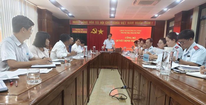 Công bố quyết định thanh tra. Ảnh: Thanh Nhung.