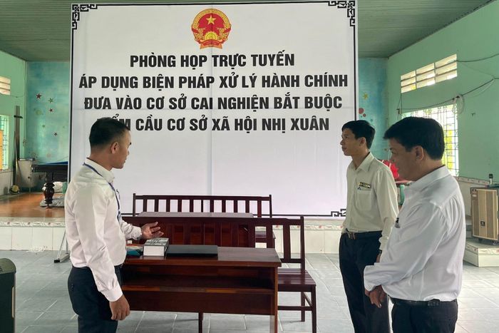 Luật Trách nhiệm bồi thường của Nhà nước hiện hành không có quy định nhà nước bồi thường trong trường hợp áp dụng biện pháp đưa vào cơ sở cai nghiện bắt buộc đối với người chưa thành niên trái pháp luật. Trong ảnh: Phòng họp trực tuyến tại Cơ sở Xã hội Nhị Xuân. Ảnh: TAND Khu vực 3, TP.HCM