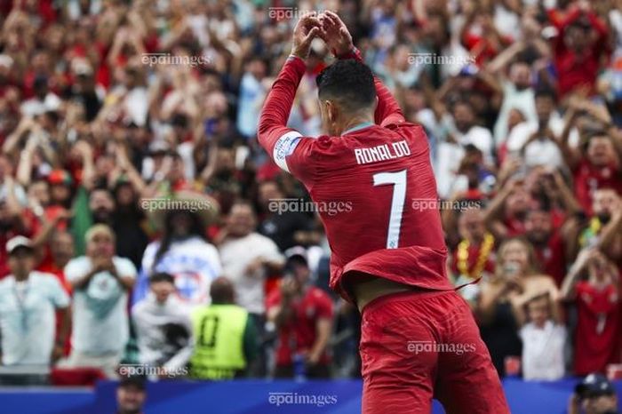  Ronaldo có lợi thế đi tiếp sau vòng bảng World Cup 2026 nhưng vẫn có nguy cơ bị loại. Ảnh: EPA. 